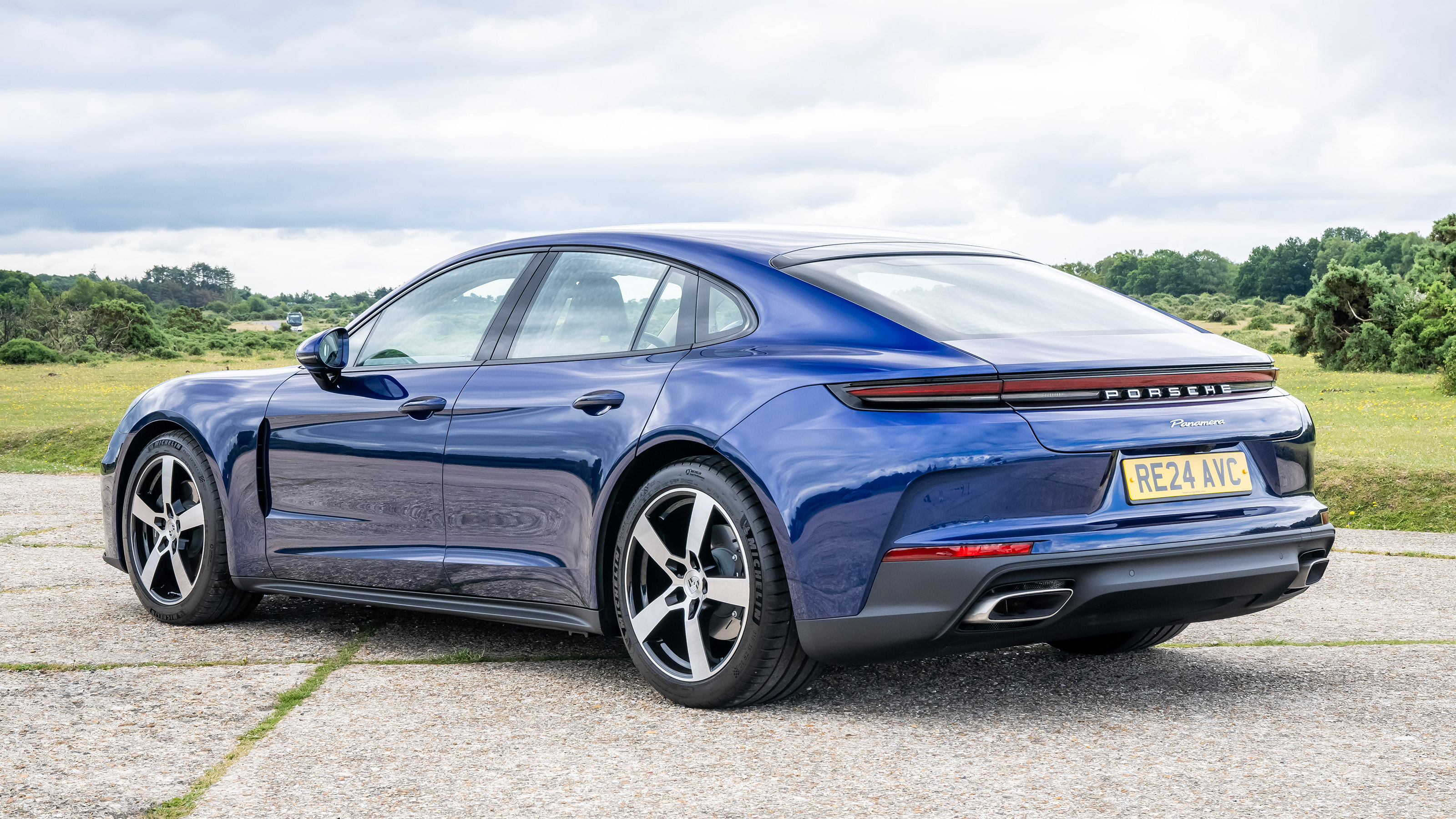 Porsche Panamera 2024 - rear static