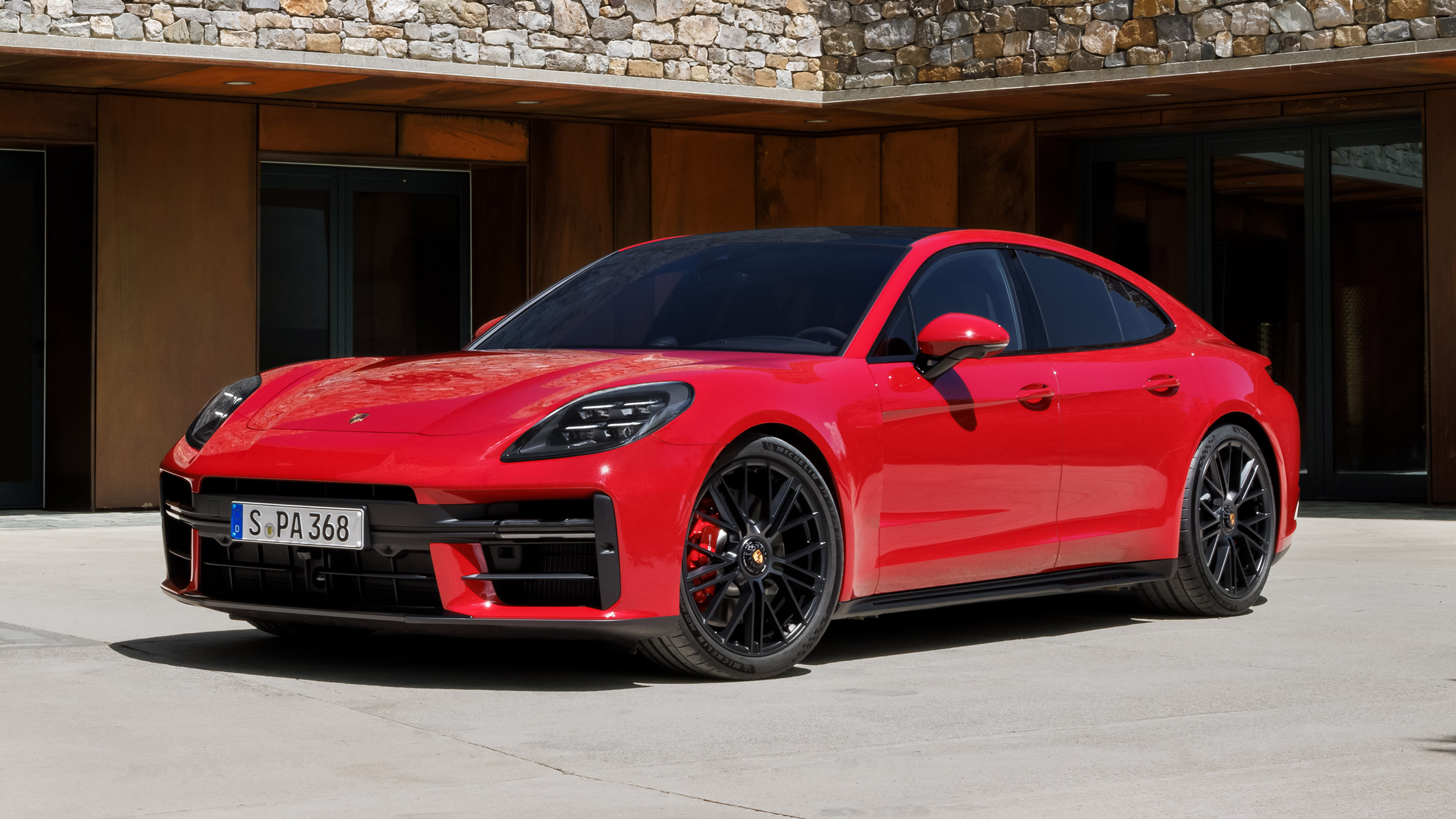 Porsche Panamera GTS - front static