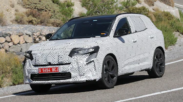 Renault Austral (camouflaged) - front 3/4