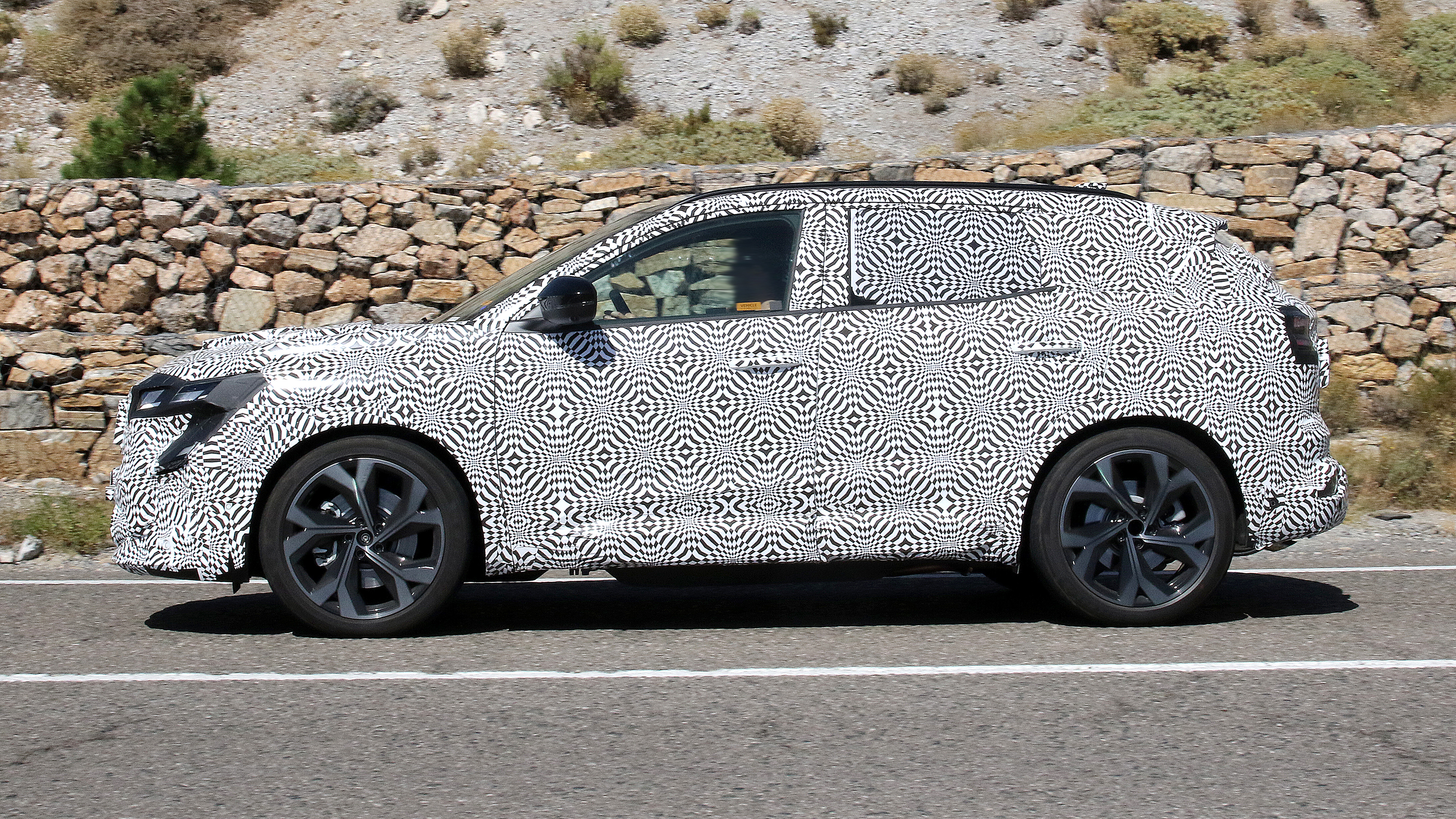 Renault Austral (camouflaged) - side
