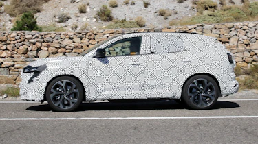 Renault Austral (camouflaged) - side