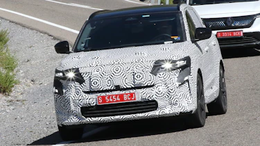 Renault Austral (camouflaged) - front