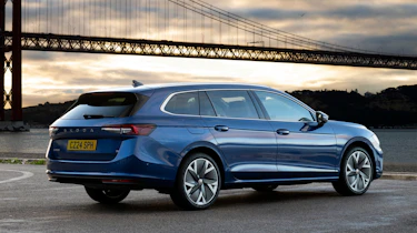 Skoda Superb iV - rear tracking
