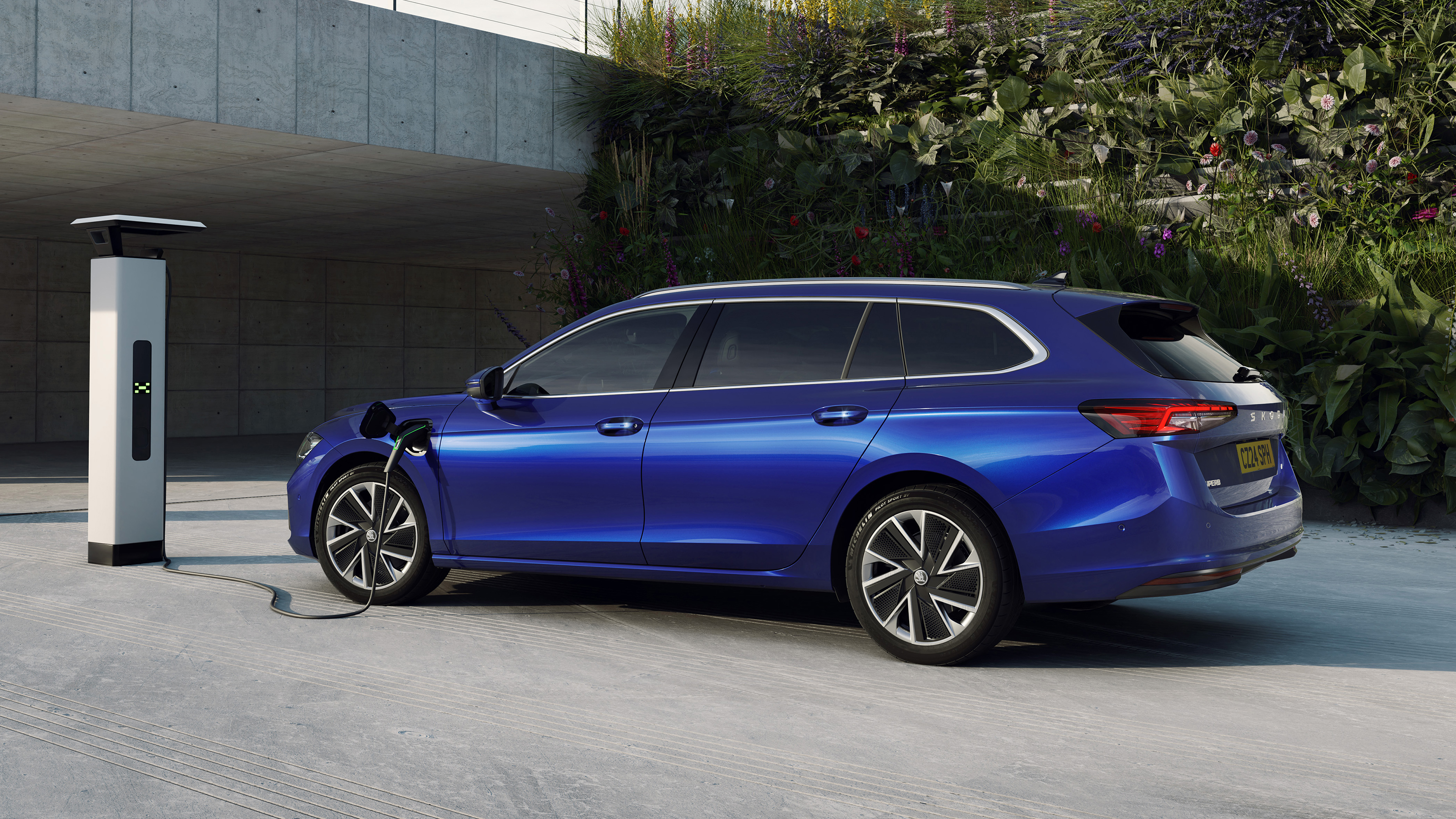 Skoda Superb iV - connected to charger