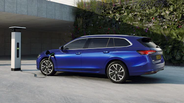 Skoda Superb iV - connected to charger