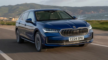 Skoda Superb iV - front tracking