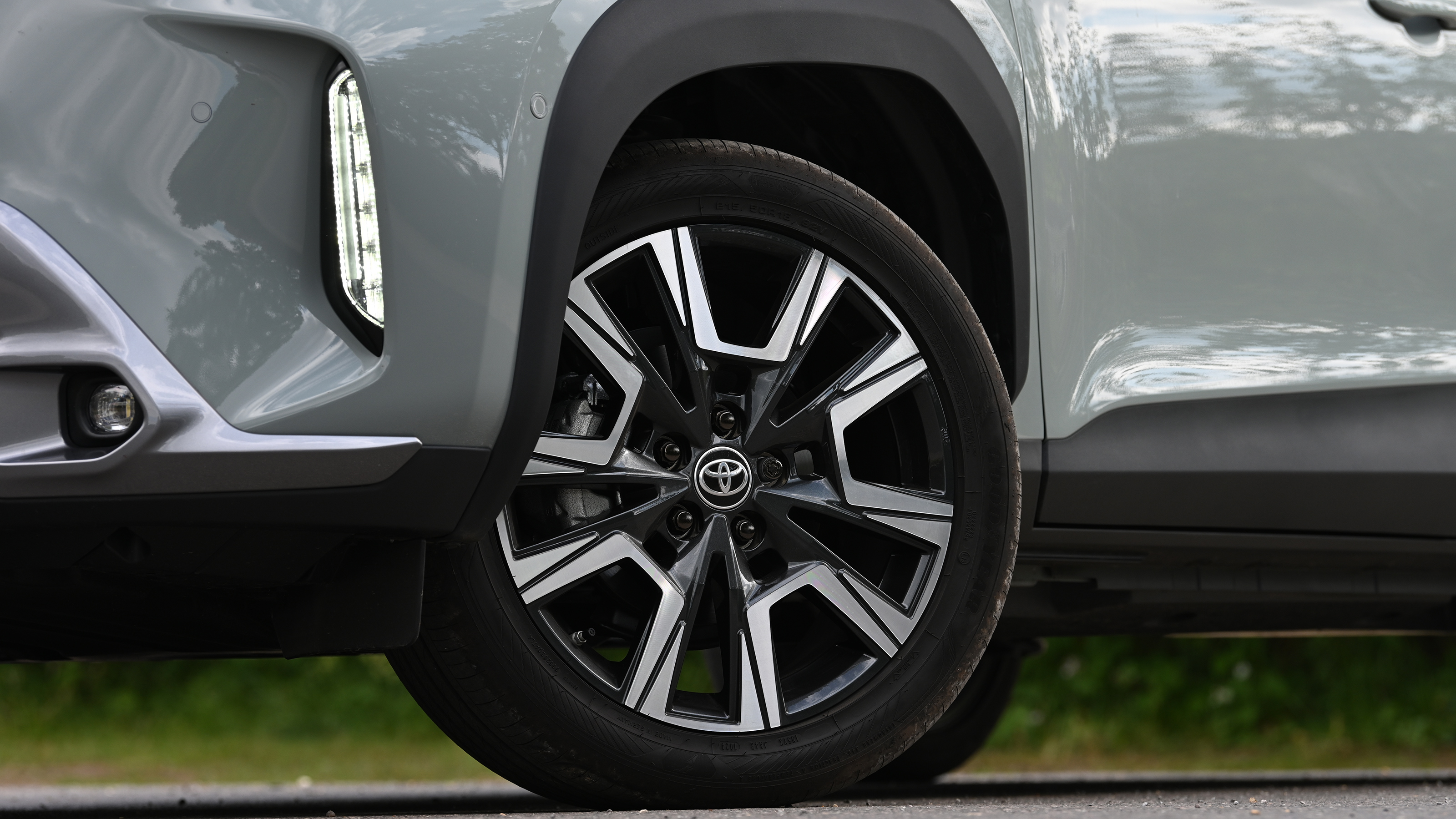 Toyota Yaris Cross - wheel