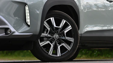 Toyota Yaris Cross - wheel