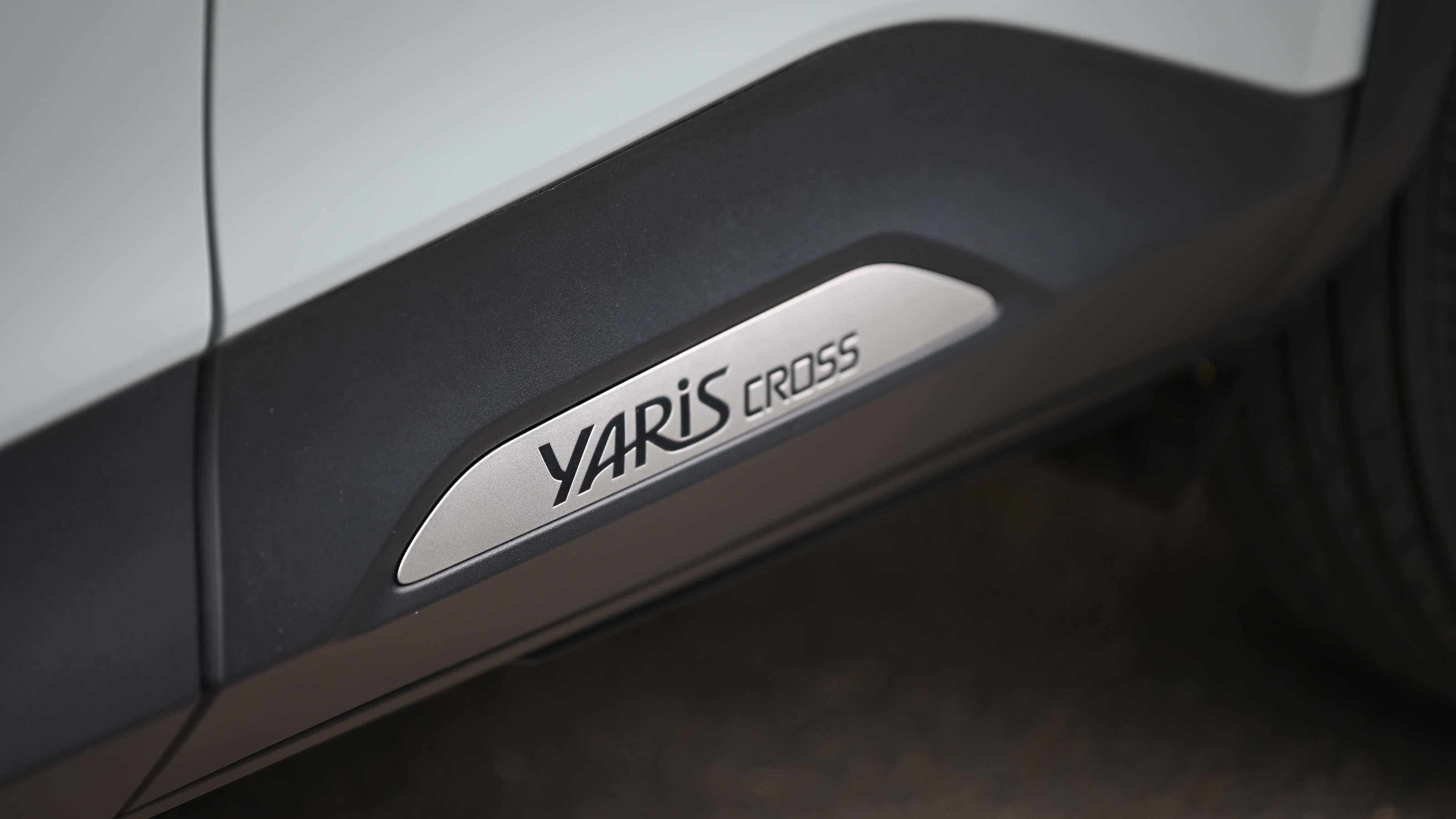 Toyota Yaris Cross - lower-door nameplate