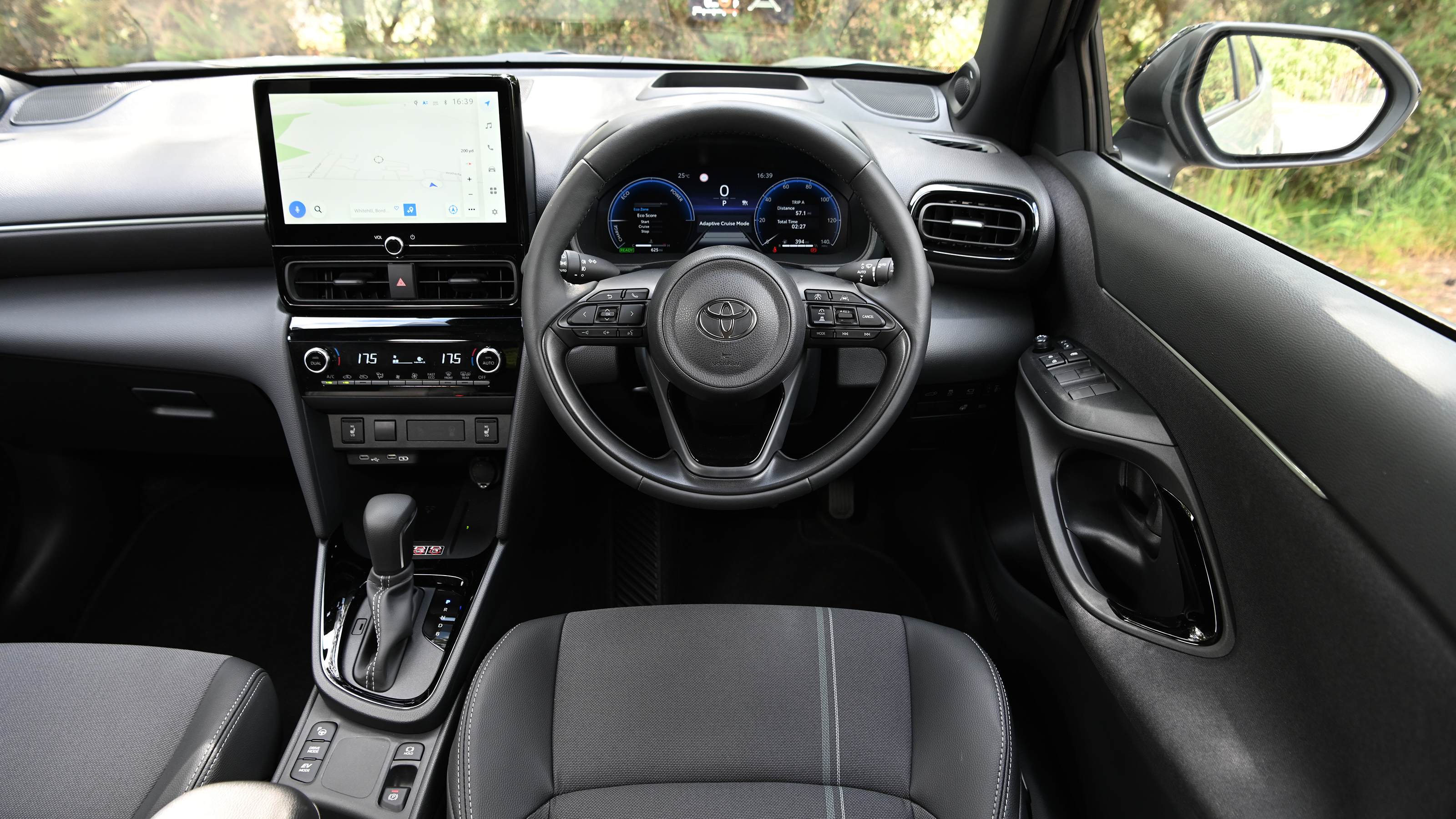 Toyota Yaris Cross - dashboard