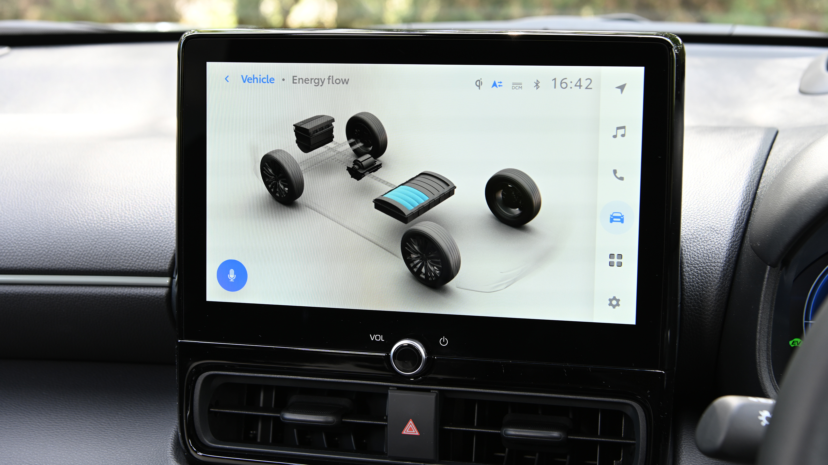 Toyota Yaris Cross - infotainment screen
