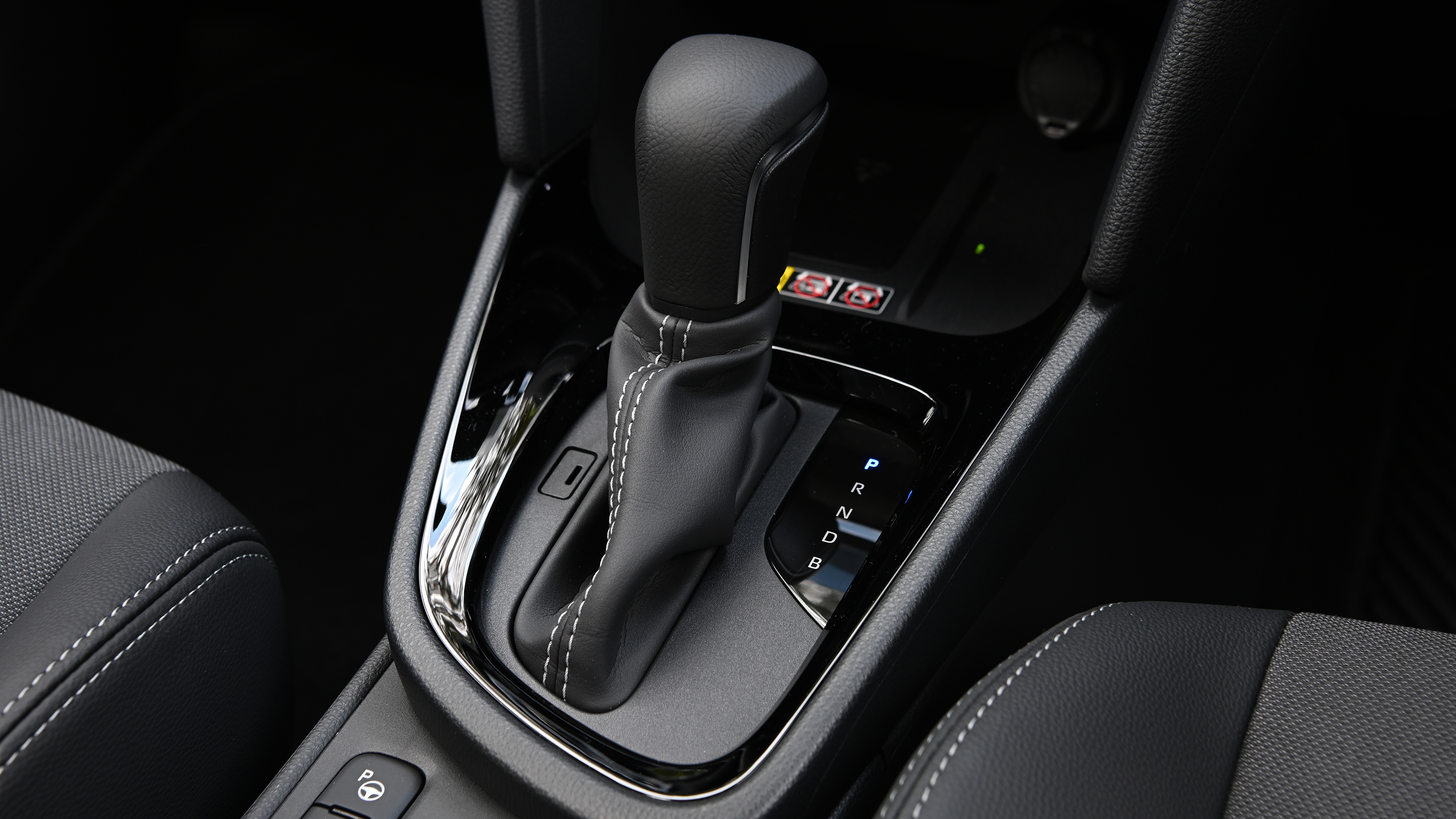 Toyota Yaris Cross - gear selector
