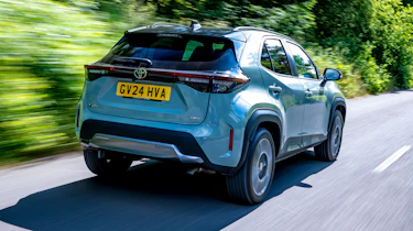 Toyota Yaris Cross - rear tracking
