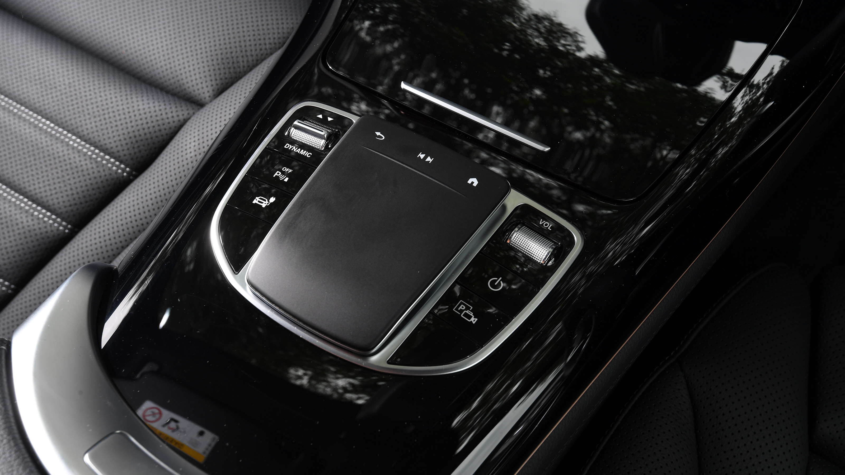Used Mercedes EQC - centre console