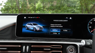 Used Mercedes EQC - screen