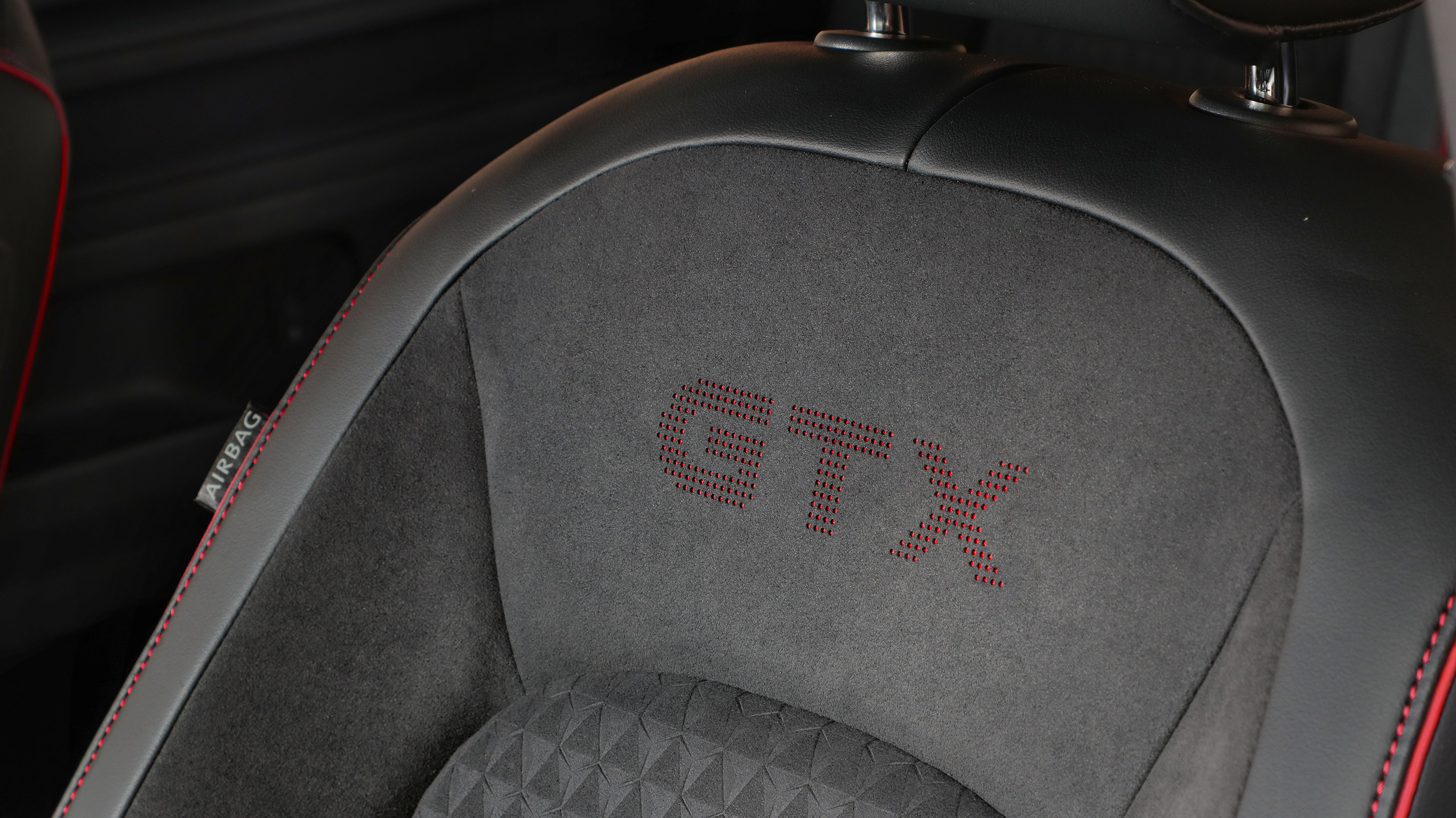 Volkswagen ID. Buzz GTX - seat detail