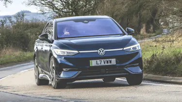 Volkswagen ID.7 Pro S Match - front cornering