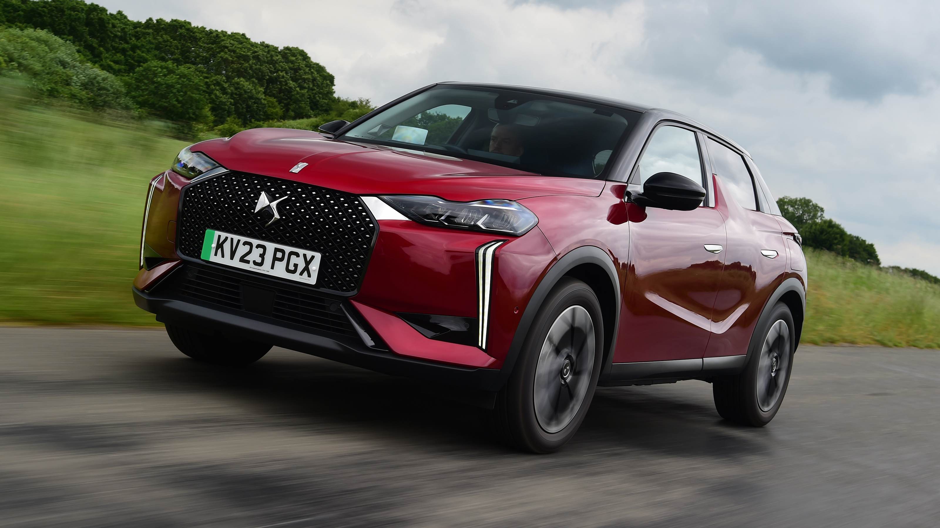 DS 3 E-Tense - front tracking 