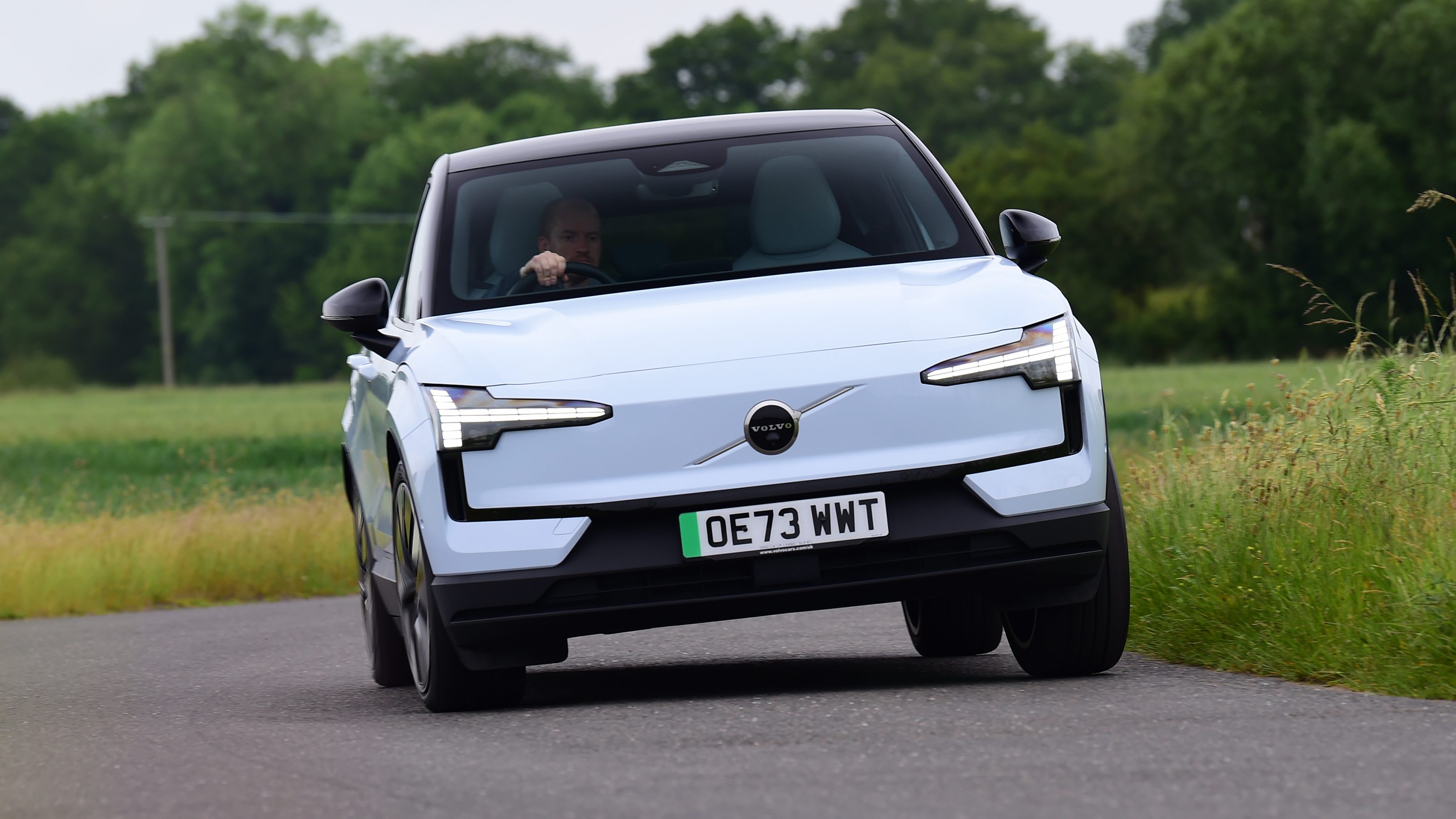 Volvo EX30 - front cornering 