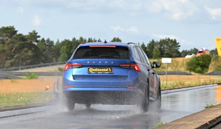 Skoda Octavia heavy braking on a wet road surface