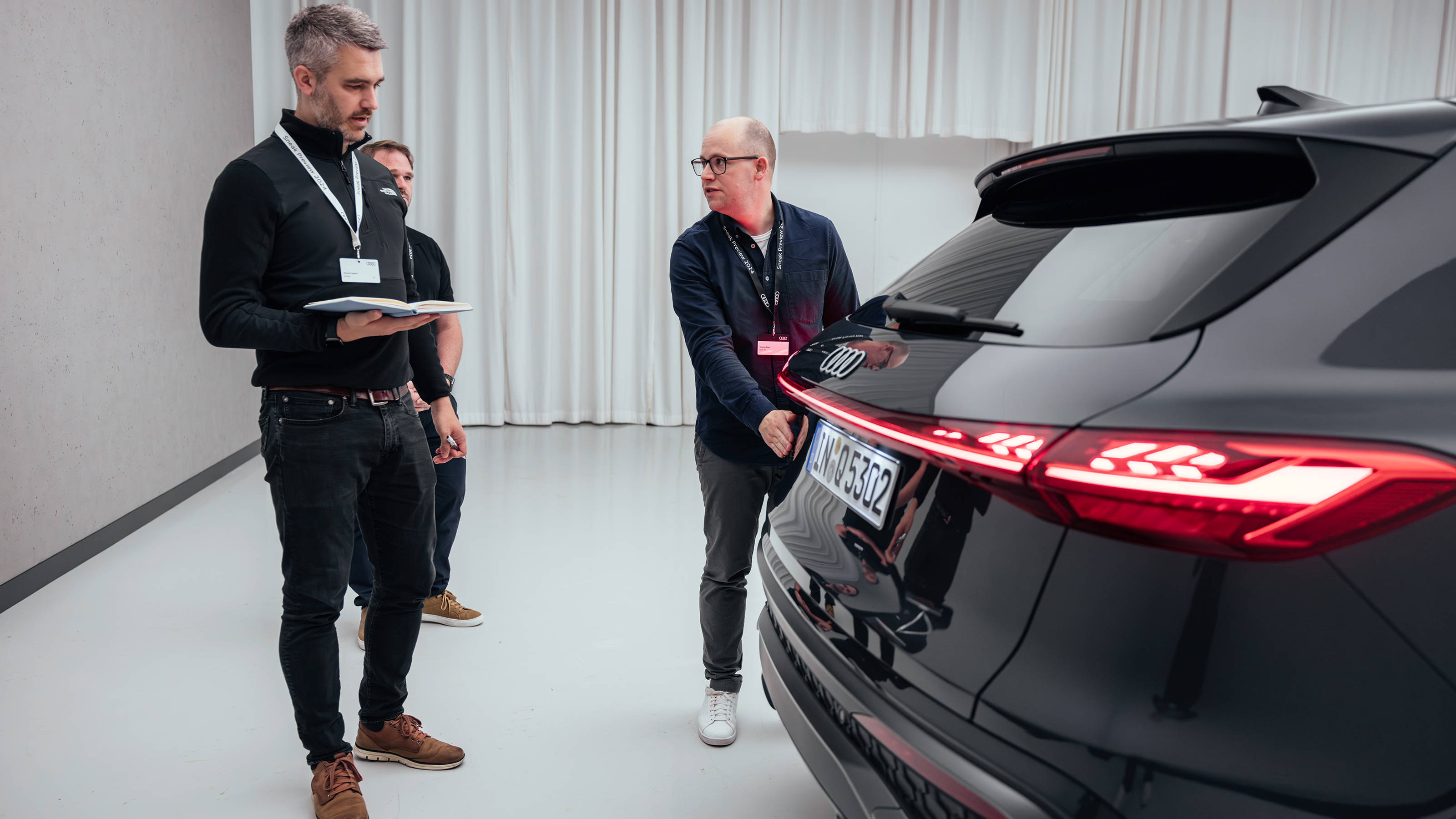 Auto Express deputy editor Richard Ingram looking at the Audi Q5's light bar