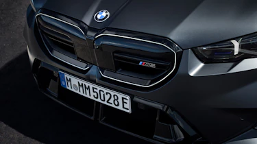BMW M5 Touring - grille