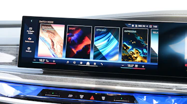 BMW i7 - screen