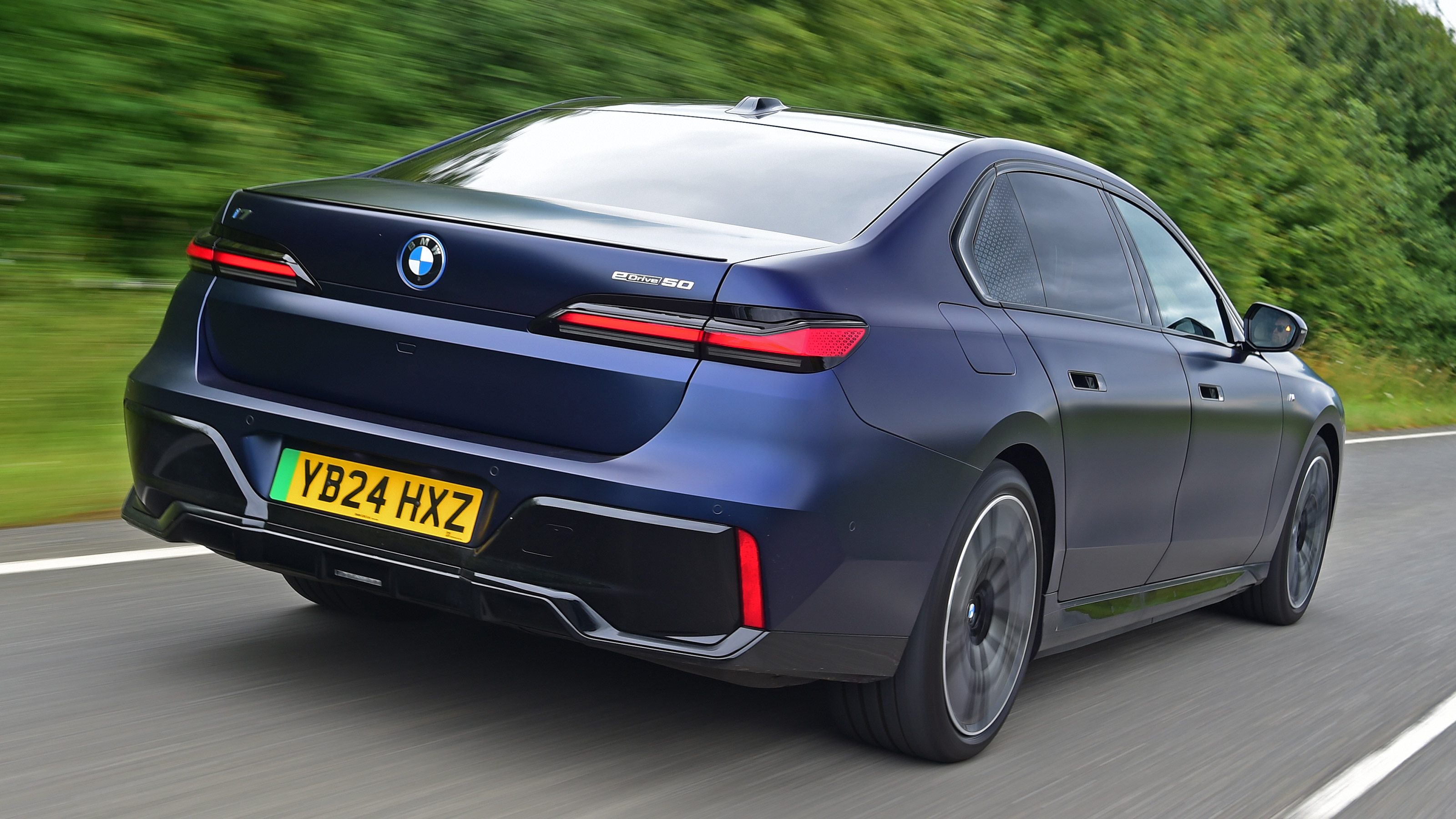 BMW i7 - rear