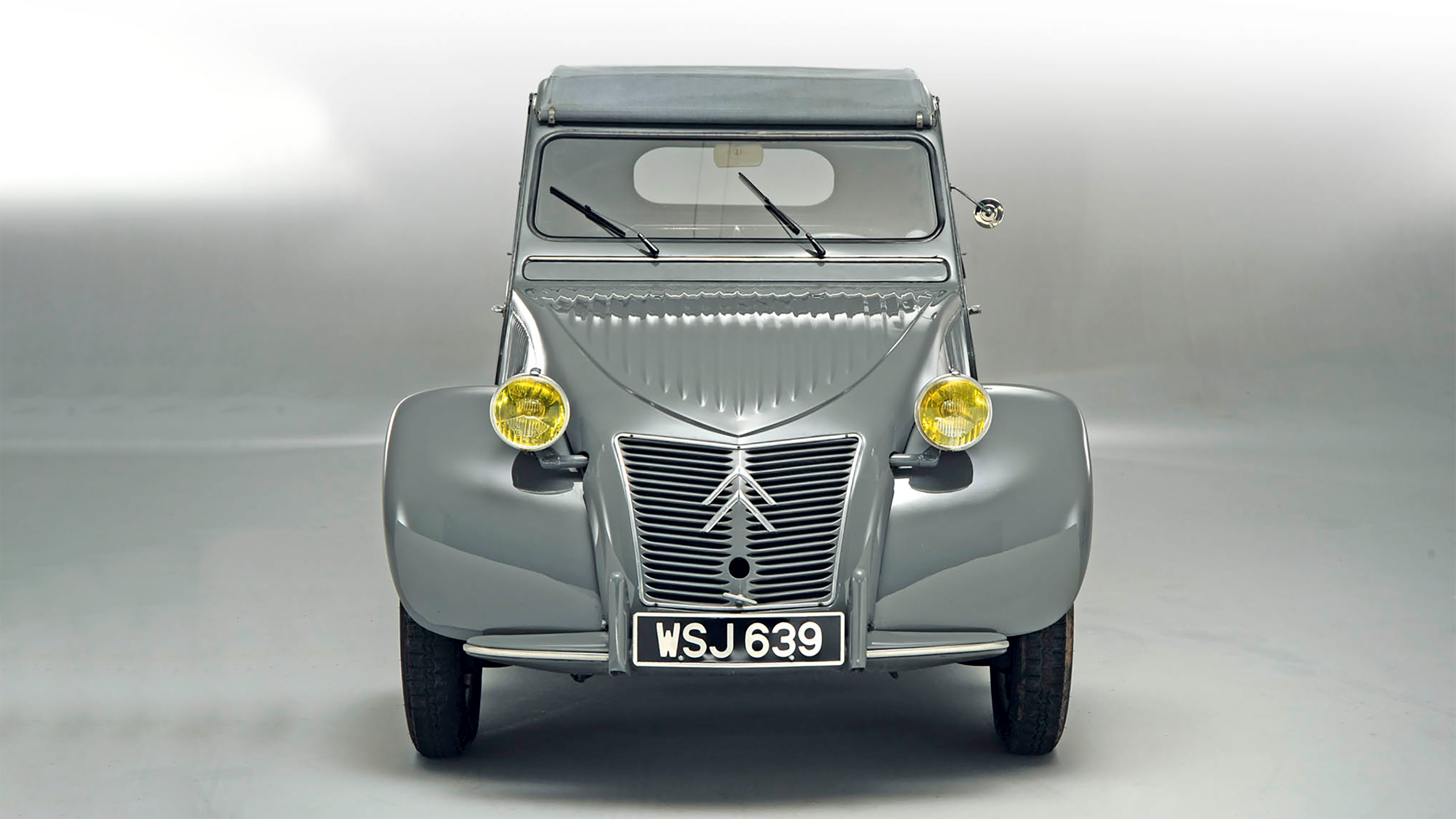 Citroen 2CV - front static