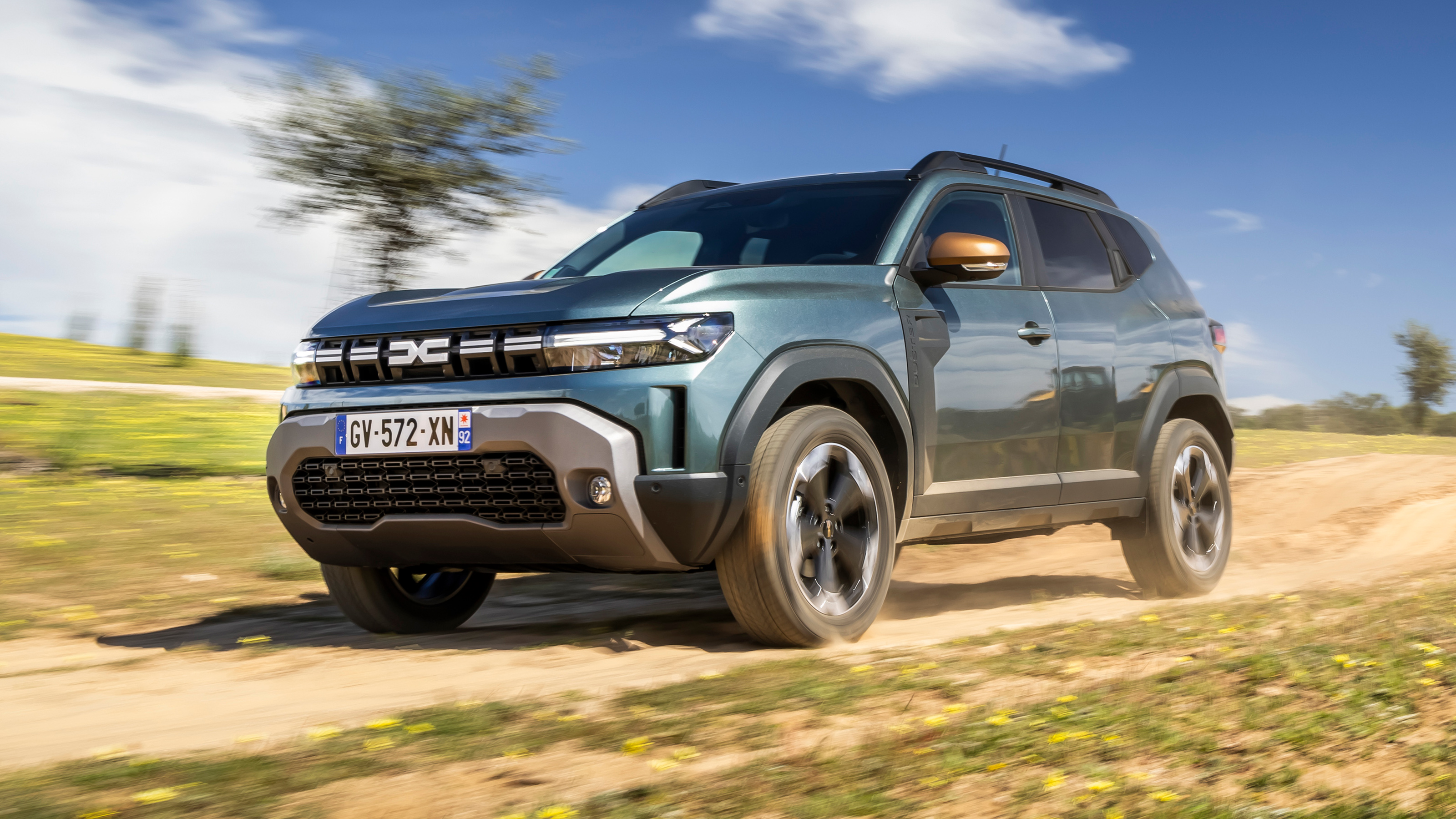 Dacia Duster Extreme - front tracking