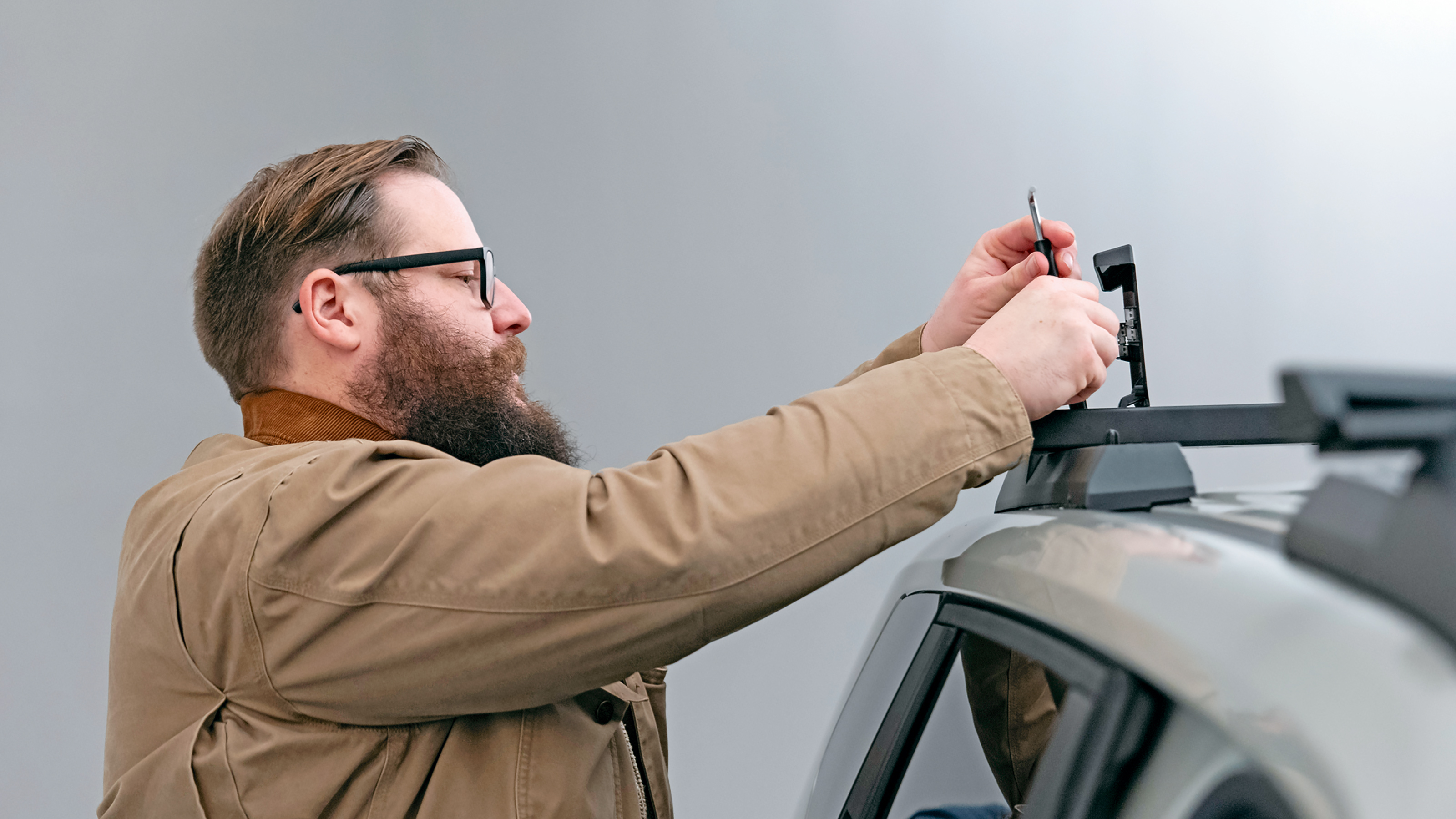 Dacia owner inspecting the Dacia Duster's roof rack