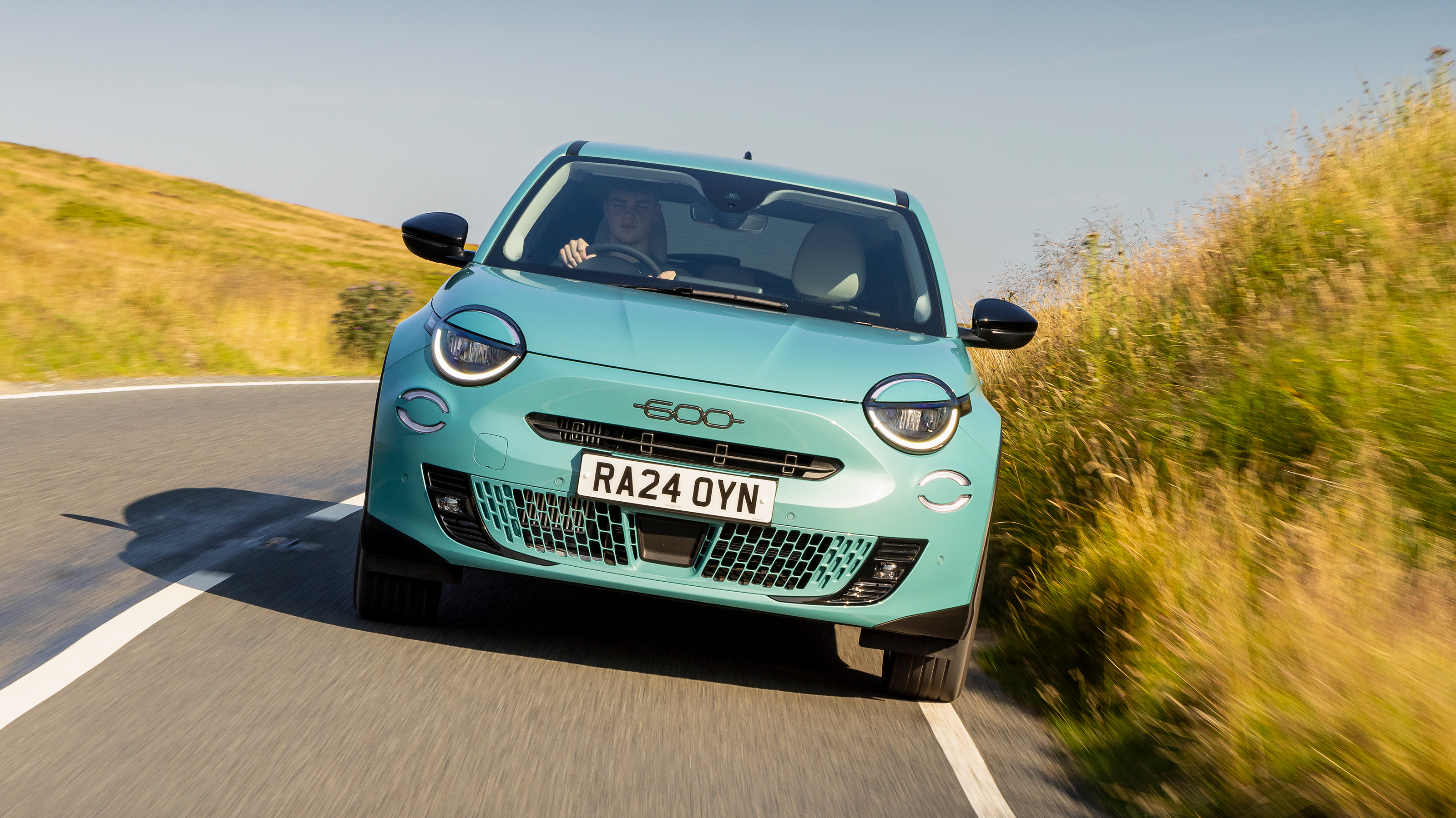 Fiat 600 Hybrid - front action