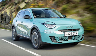 Fiat 600 Hybrid - front tracking