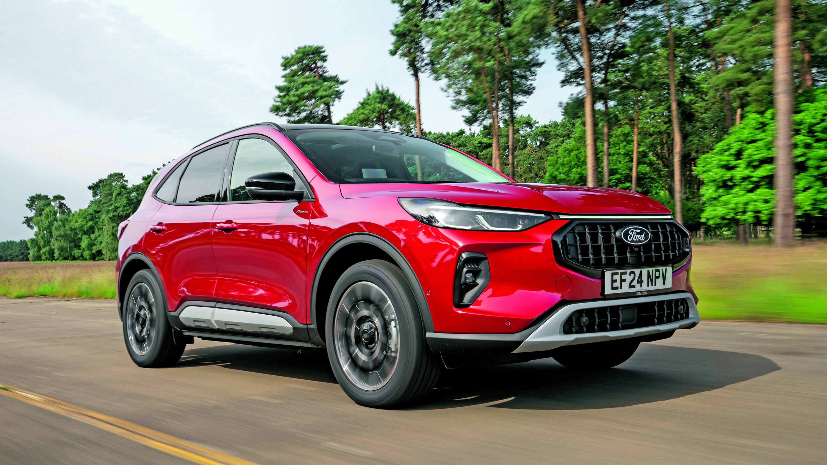Ford Kuga FHEV - front tracking 