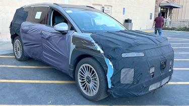 Hyundai Ioniq 9 test car (camouflaged) - front facing right