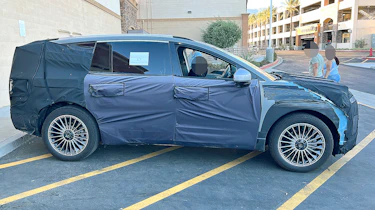 Hyundai Ioniq 9 test car (camouflaged) - side