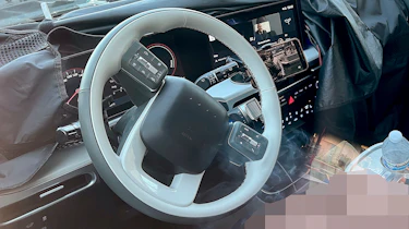 Hyundai Ioniq 9 test car (camouflaged) - steering wheel
