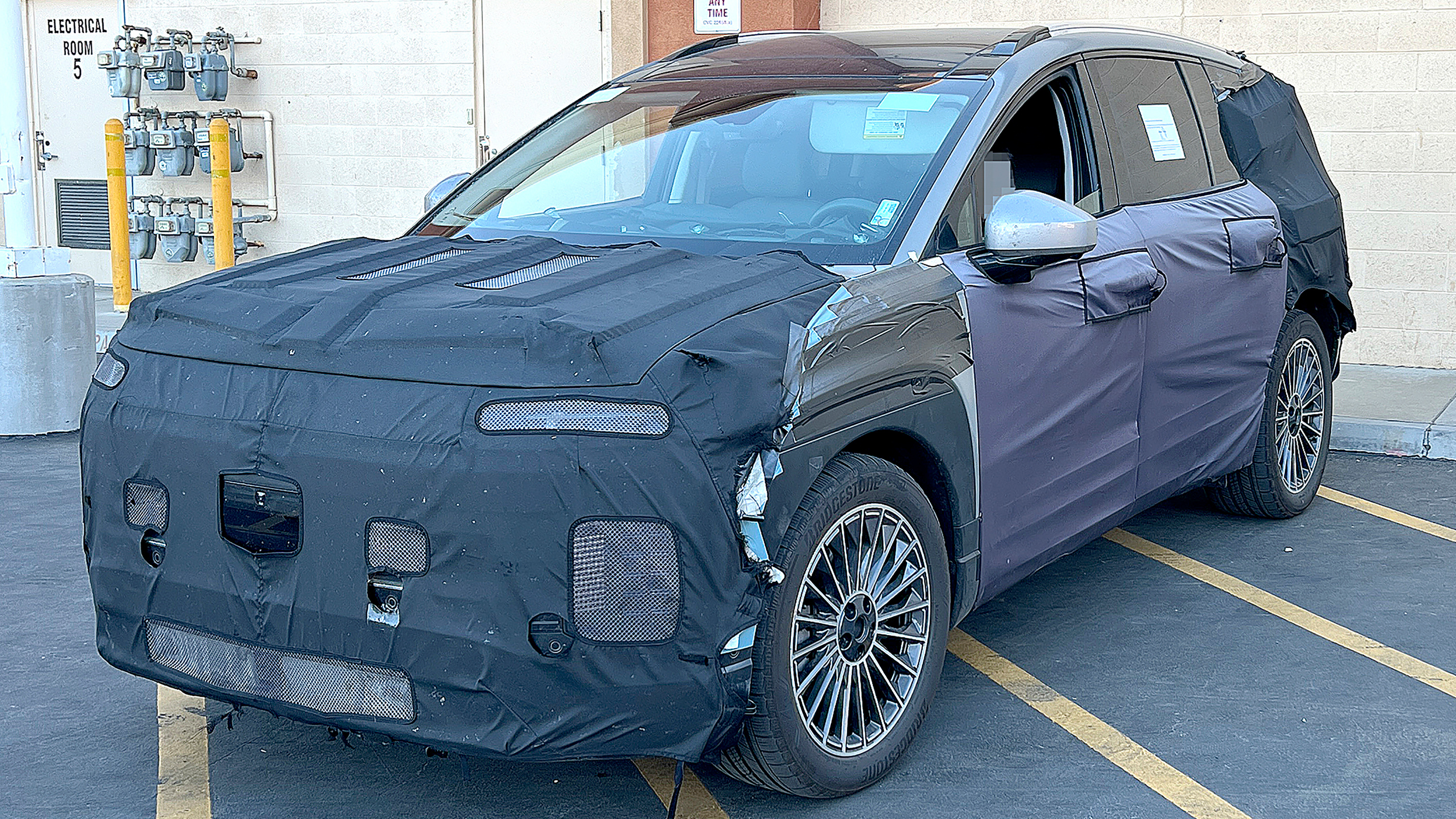 Hyundai Ioniq 9 test car (camouflaged) - front facing left