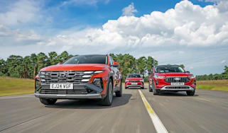 Hyundai Tucson vs Ford Kuga vs Vauxhall Grandland - front tracking