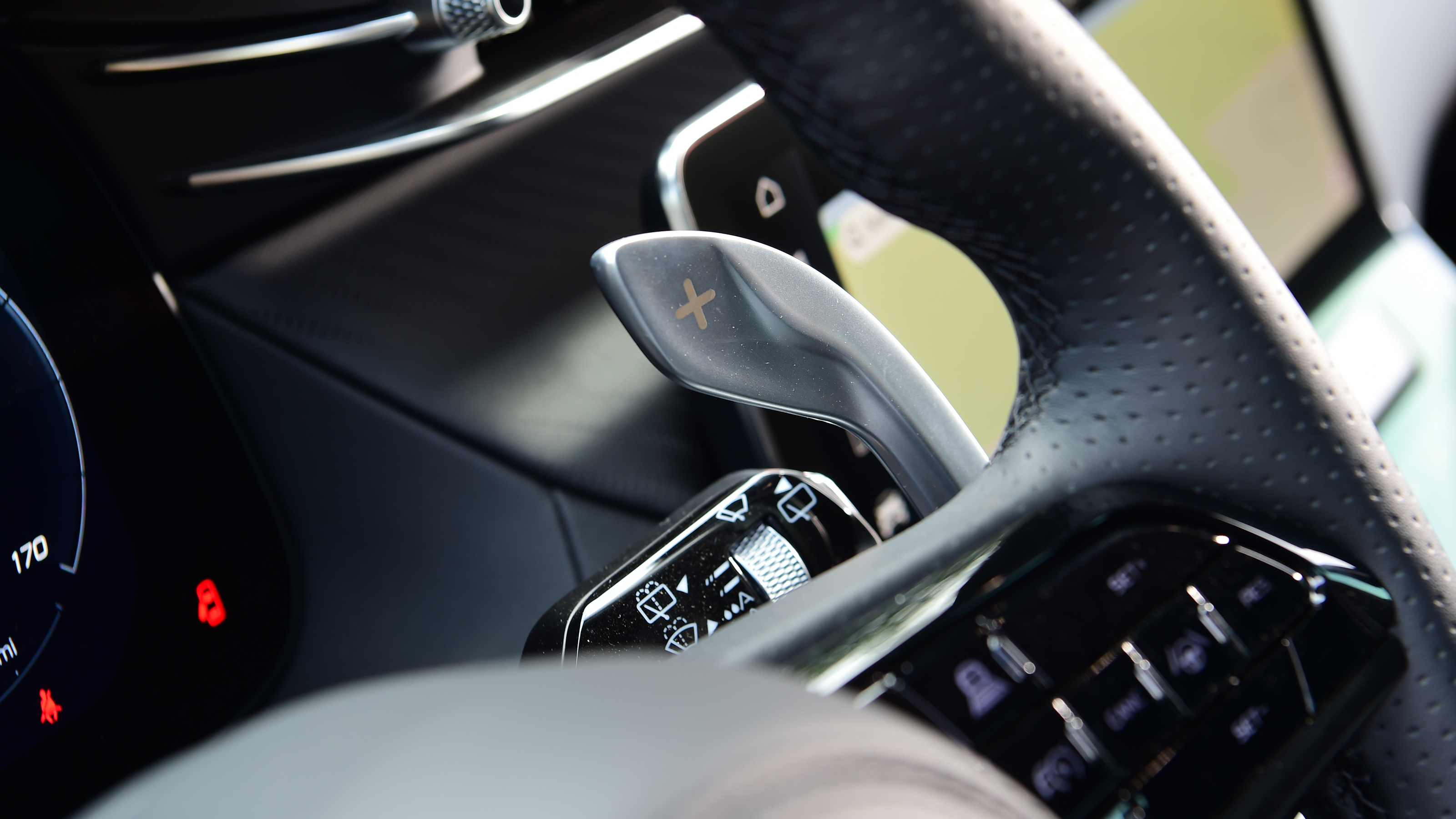 Maserati Grecale Folgore - gear shift paddle