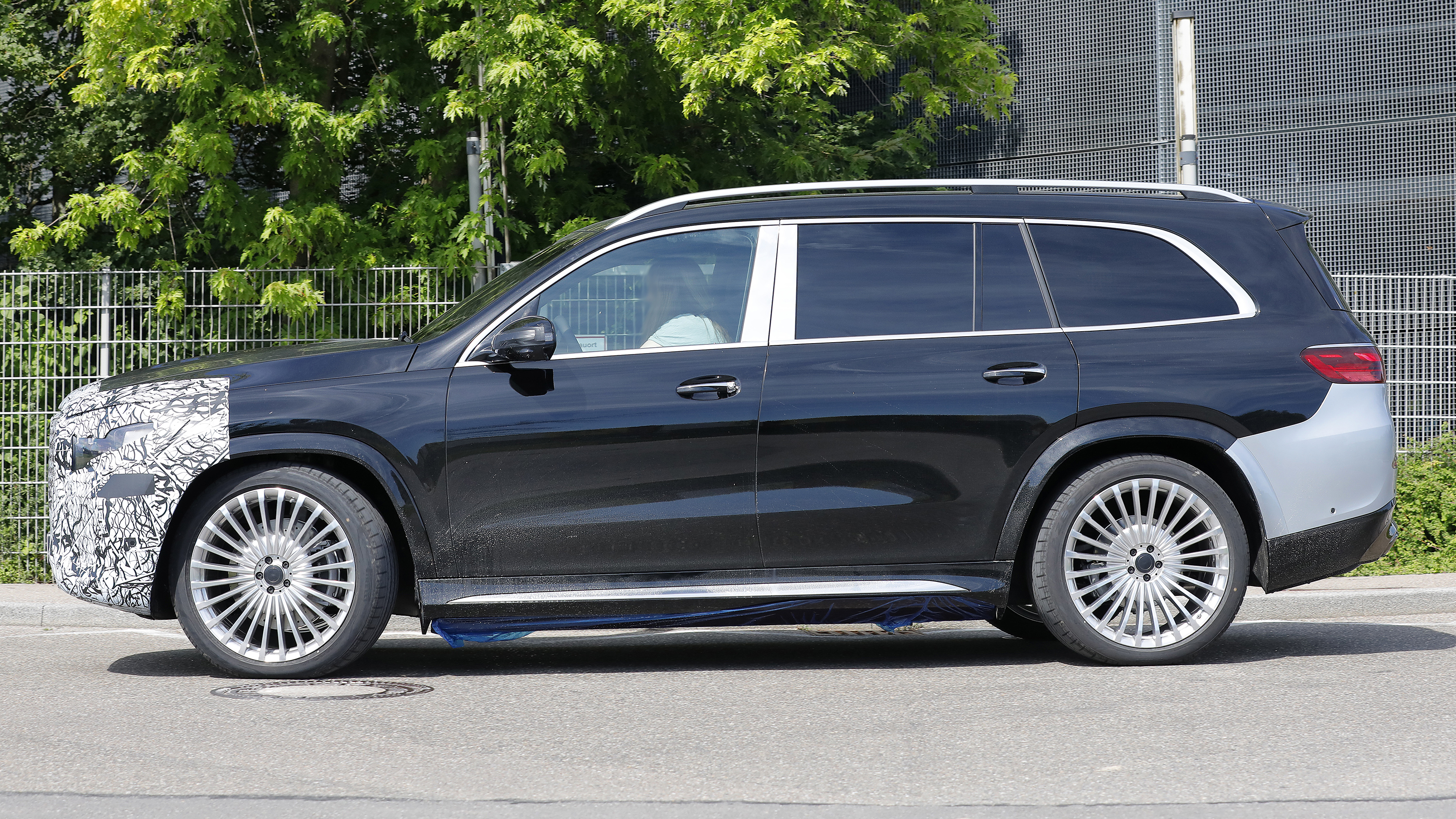 Mercedes AMG GLS facelift - side profile