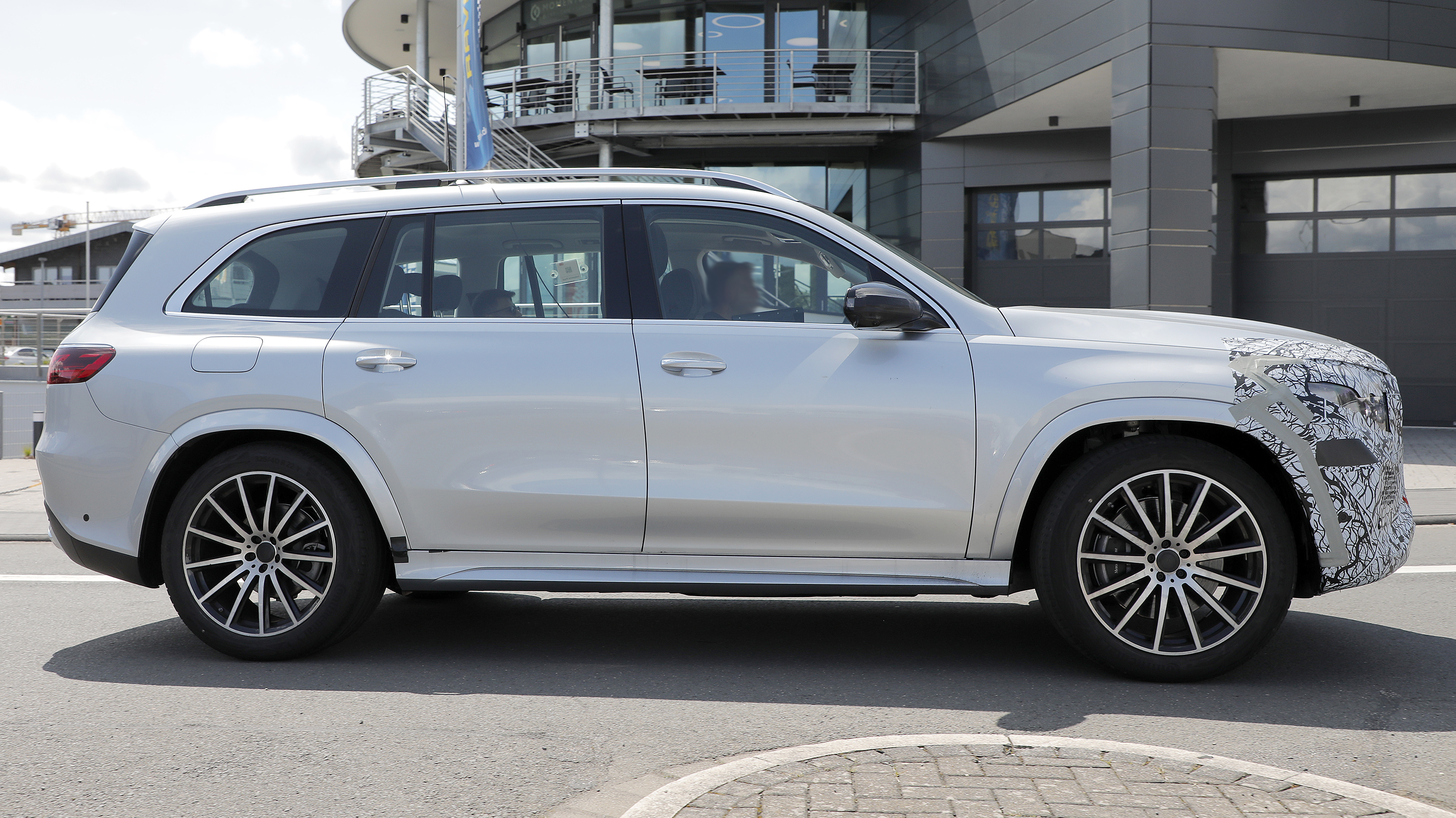 Mercedes GLS facelift - side profile