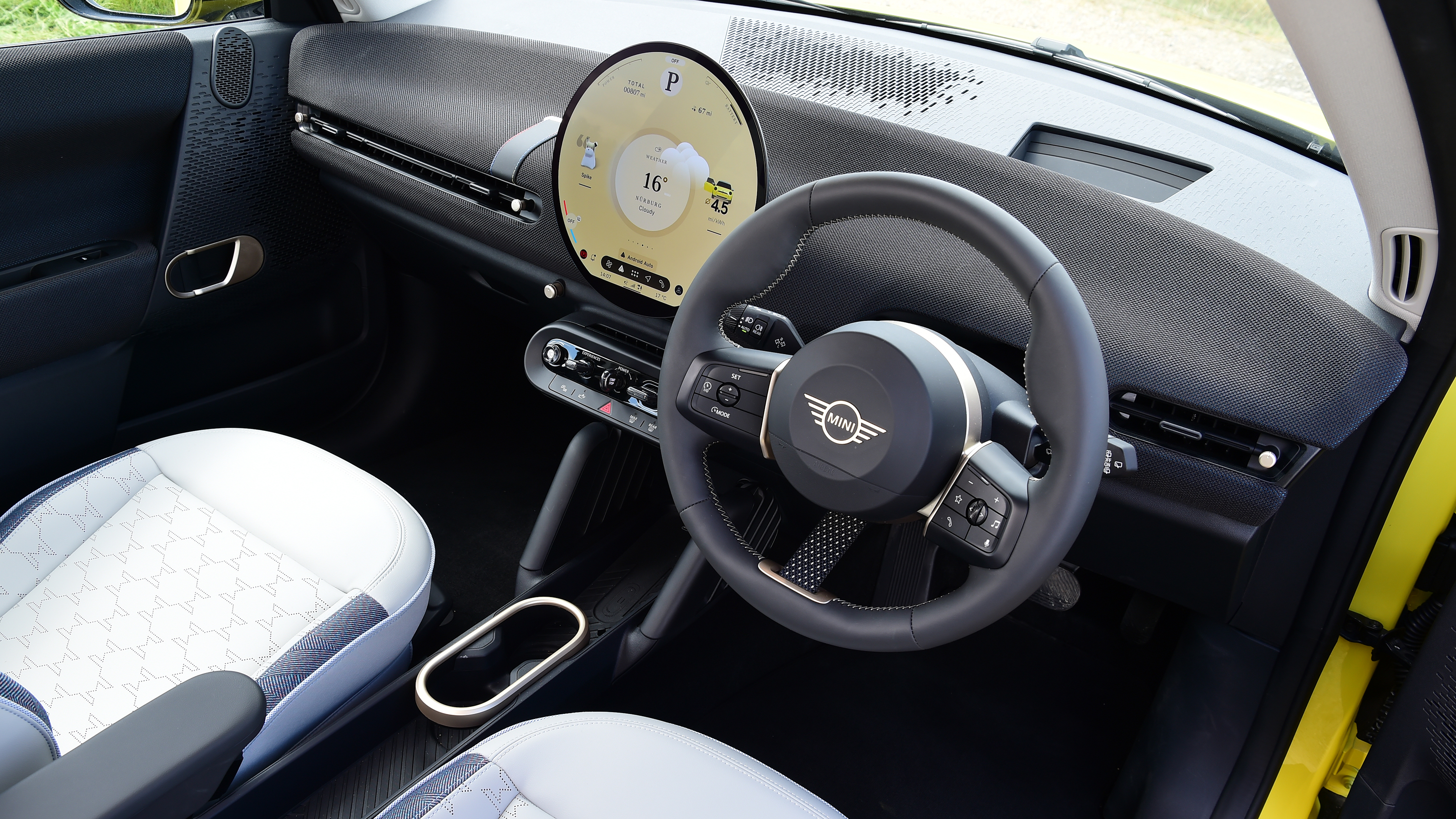 MINI Cooper E - interior 