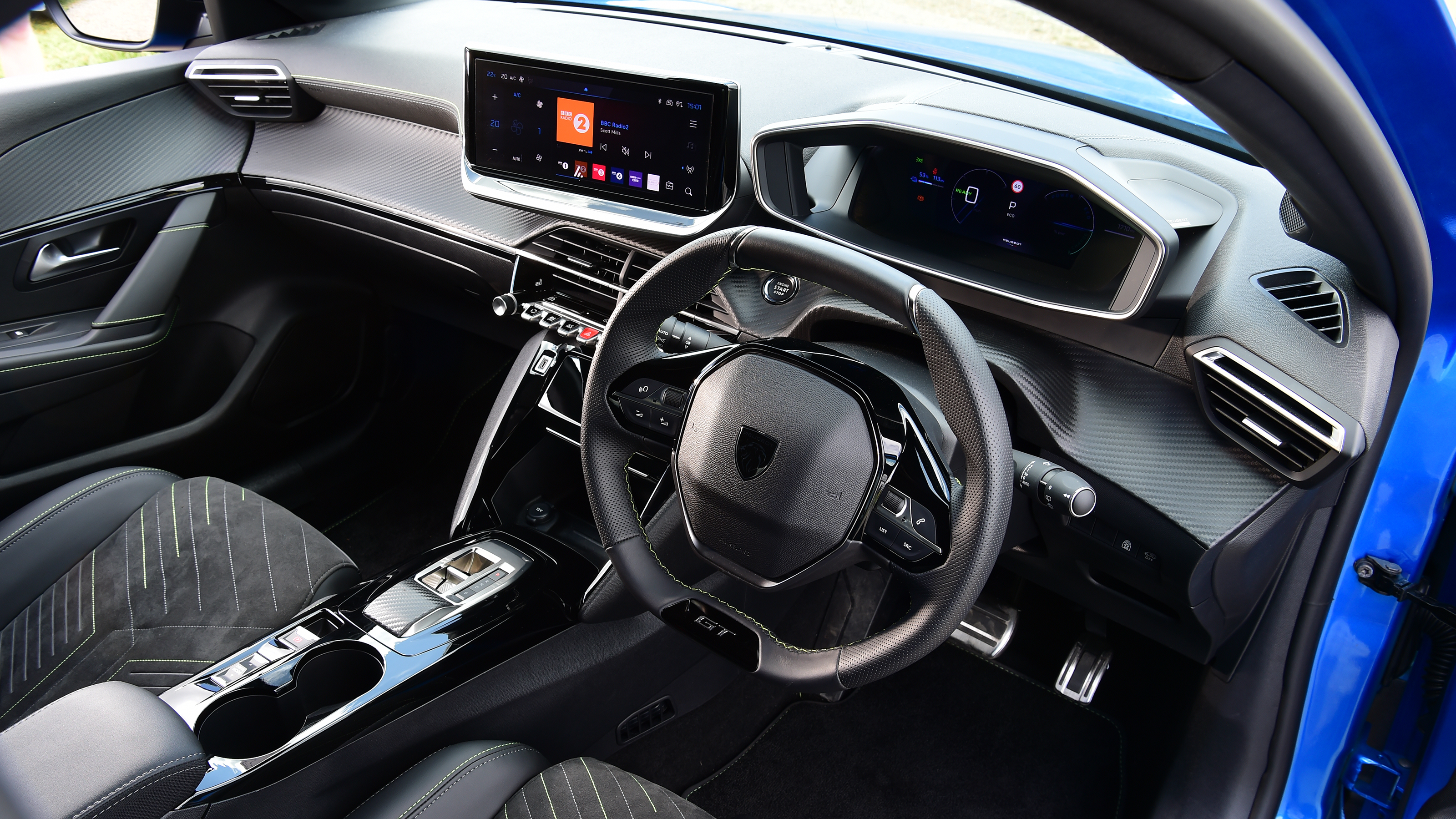 Peugeot E-208 - interior 