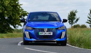 Peugeot E-208 - front cornering