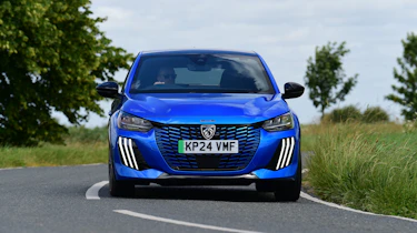 Peugeot E-208 - front cornering