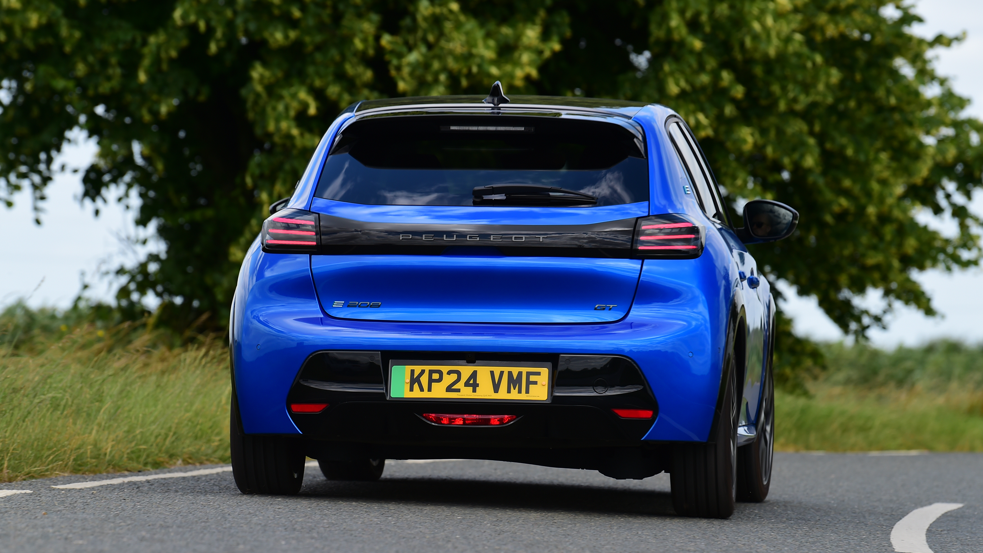 Peugeot E-208 - rear cornering 