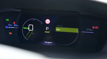 Peugeot E-208 - digital drivers display