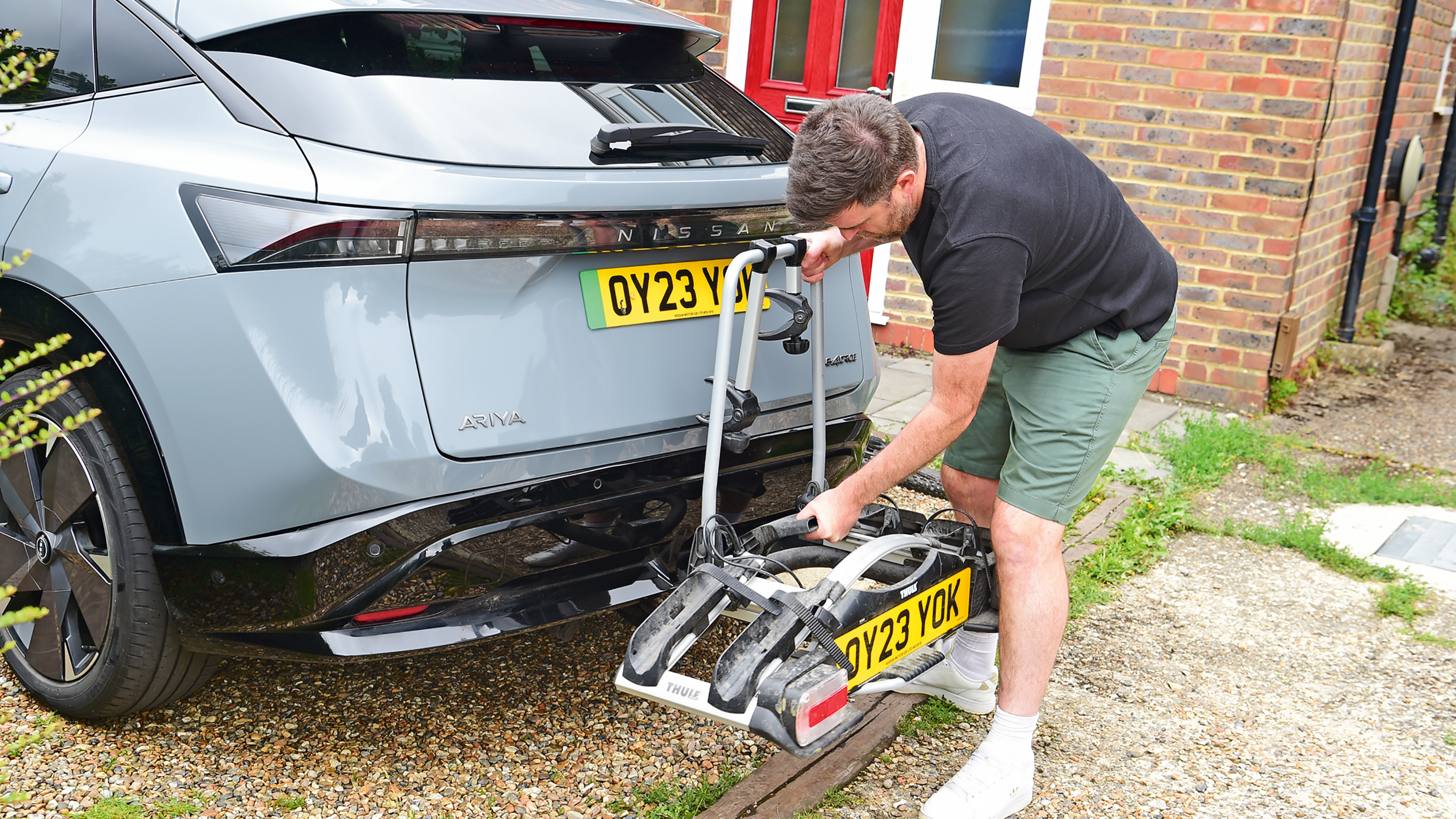 Auto Express head of digital content Steve Walker fitting a bike to the Nissan Ariya's bike rack