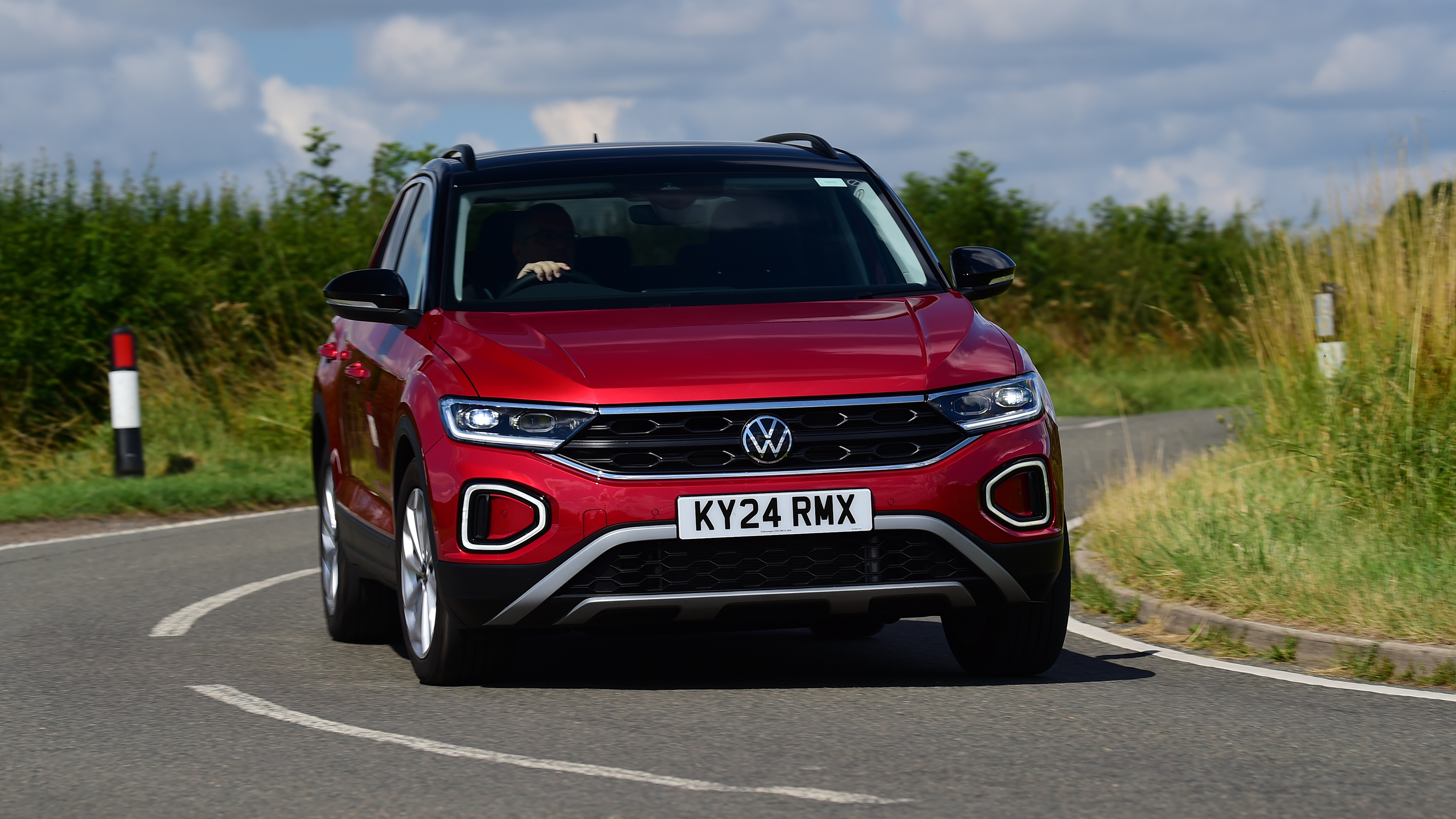 Volkswagen T-Roc - front cornering 